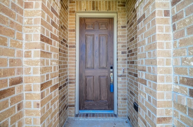 Building Photo - 23719 Sweeny Vly Dr
