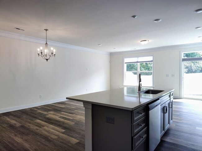 Building Photo - Charming End Unit Townhome located in the ...