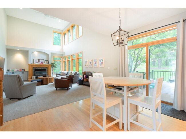 Building Photo - 14941 Camdon Hill