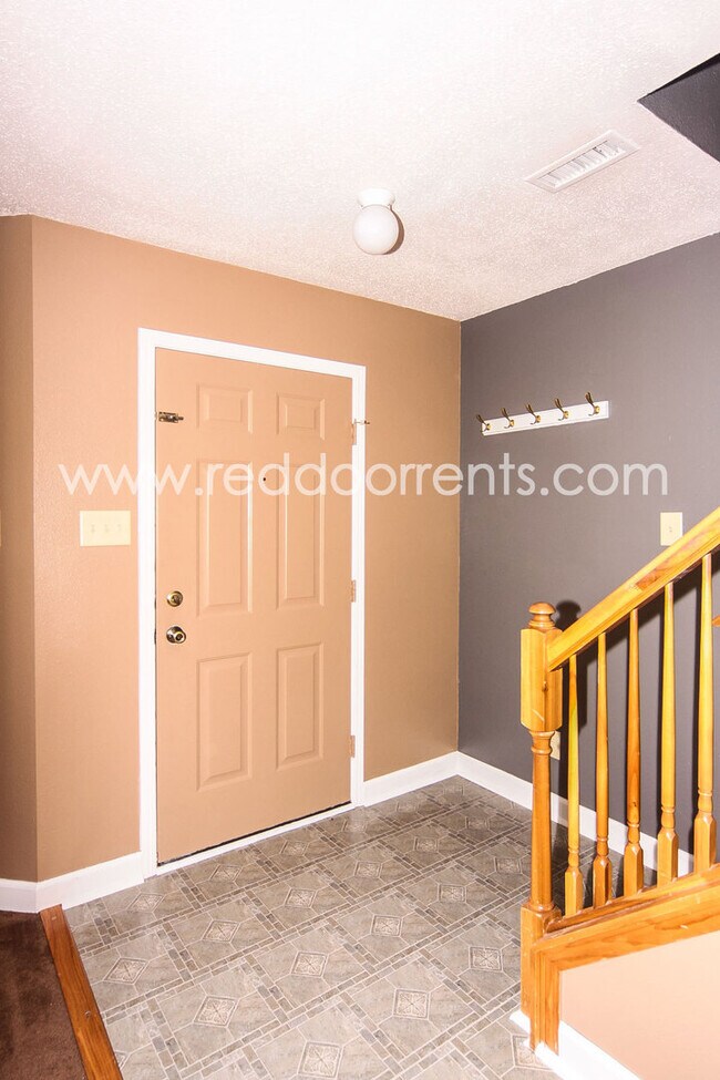 Building Photo - Franklin Township, 3 Bed, 2.5 Bath, Two St...