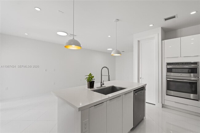 Building Photo - 6432 NW 104th Ct