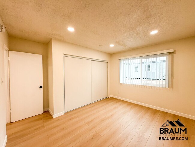 Building Photo - 4636 Laurel Canyon Blvd