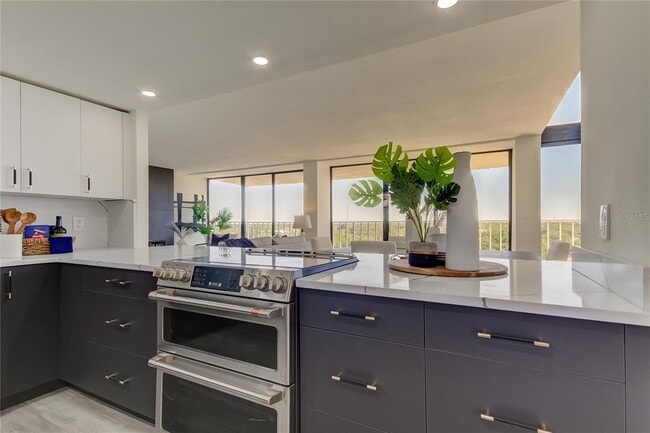 Building Photo - 500 N Osceola Ave