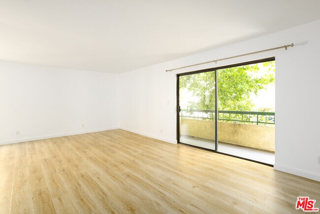 Building Photo - 1738 S Bentley Ave