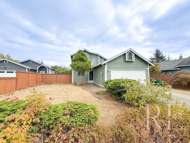 Building Photo - Spacious 4-Bedroom Home with Fenced Yard &...