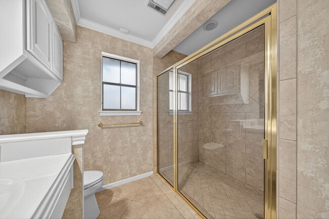 Building Photo - 2318 Park Cir