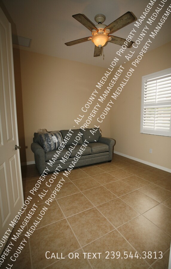 Building Photo - 11070 Esteban Dr