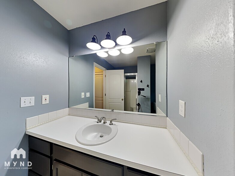 Building Photo - 15308 SW Highpoint Dr