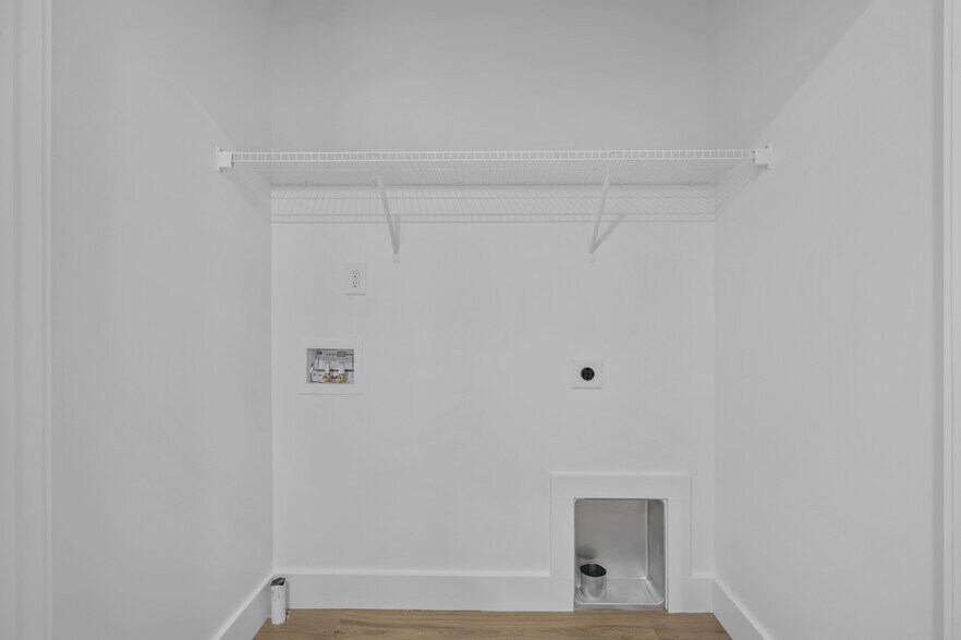 Building Photo - 212 E Morelia Ave