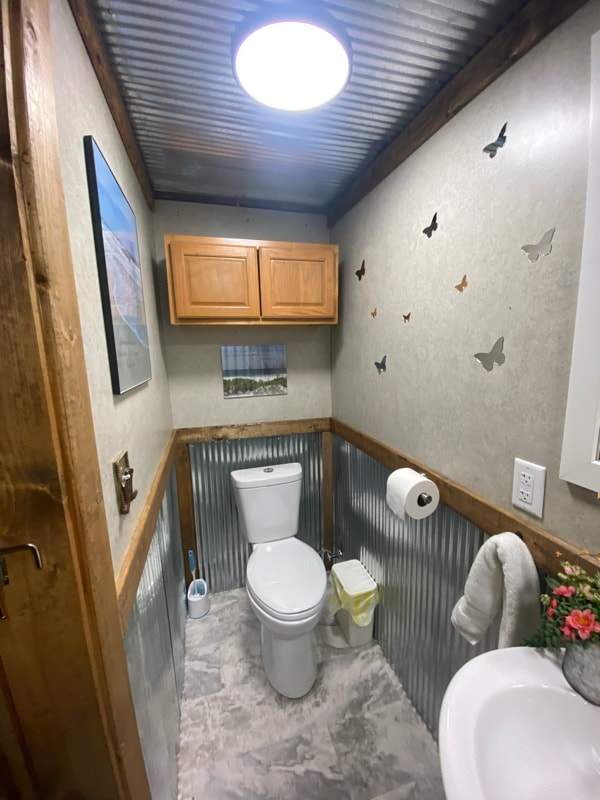 Building Photo - 6144 Madison 6351