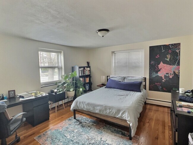 Building Photo - 217 Kent St