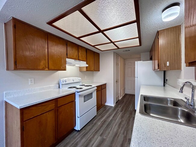 Building Photo - 9300 Kempler Dr
