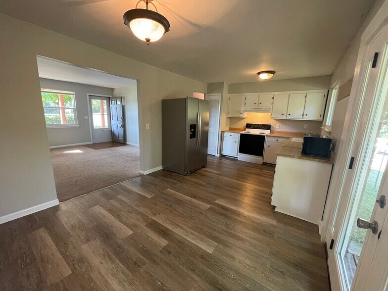 Building Photo - 103 Cedarwood Ct