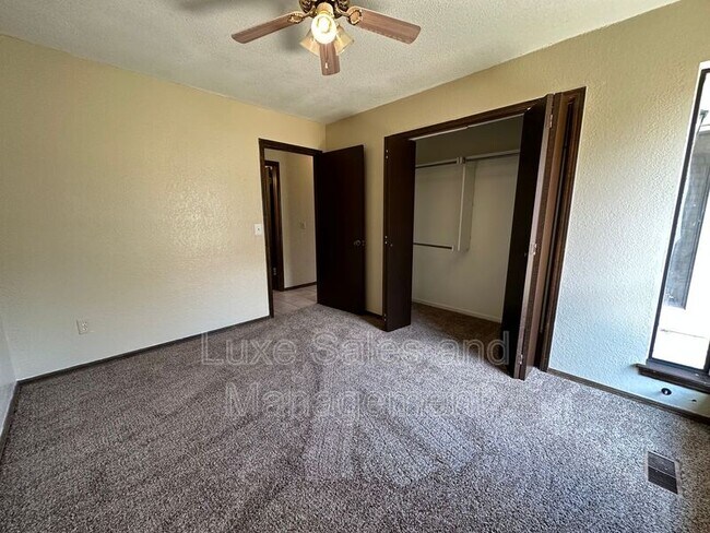 Building Photo - 3718 Southwind Ave