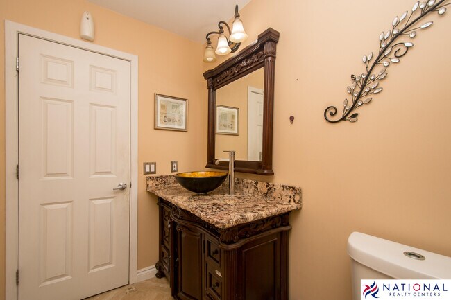 Building Photo - 37709 Glengrove Dr