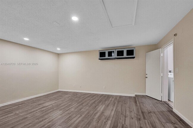 Building Photo - 1224 Sussex St