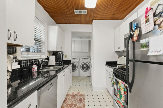 Building Photo - 5805 Vickery Blvd