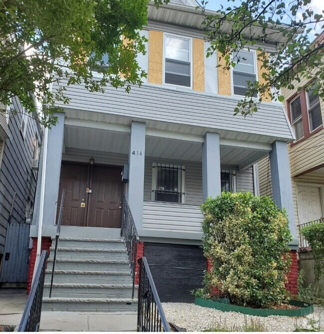 Front - 414 S 15th St