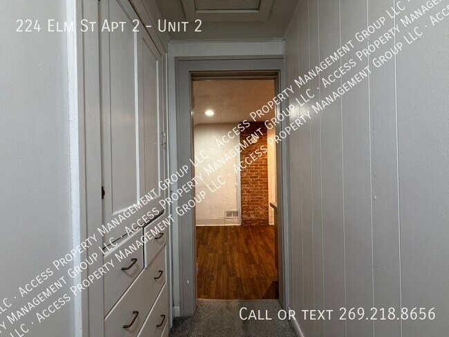 Building Photo - 224 Elm St