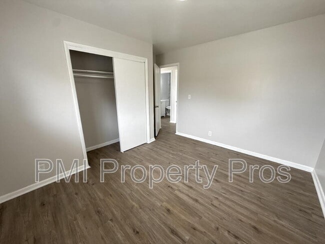 Building Photo - 7701 W Hampton Ave