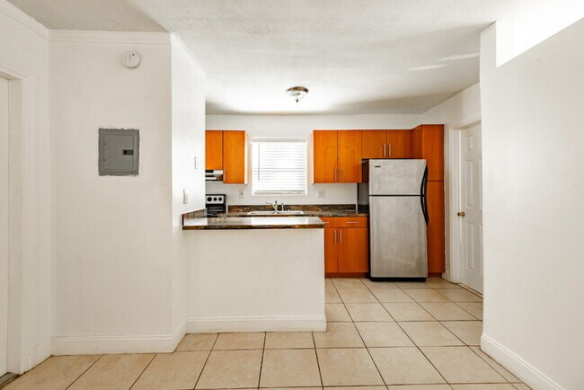 Building Photo - Bright & Modern 1-Bedroom Apartment in Pri...