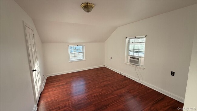 Building Photo - 185 Weir St