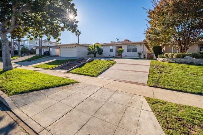 Building Photo - 7121 Arizona Ave