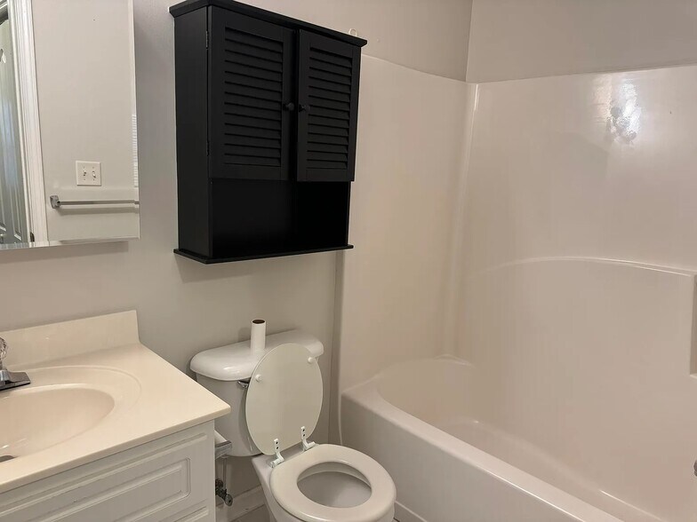 Building Photo - 1959 Shoreline Dr