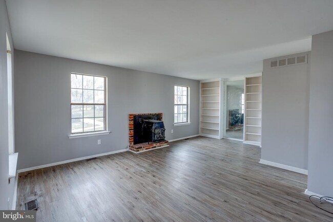 Building Photo - 101 Bayberry Ct