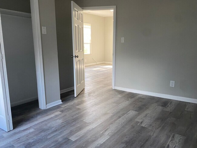 Building Photo - 7614 S Maryland Ave