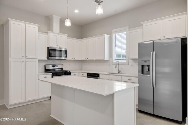 Building Photo - 107 Satsuma Dr