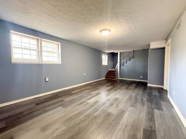 Building Photo - Updated 3-Bedroom with Bonus Room, Deck & Screened-In Porch