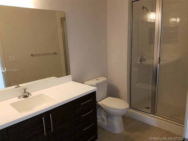 Building Photo - 805 SE 3rd Ave