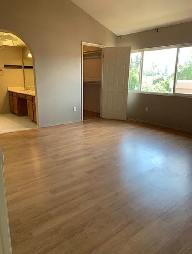 Building Photo - 7888 N Pinesview Dr