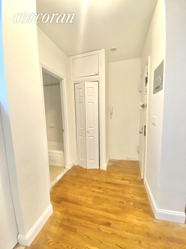 Building Photo - 413 E 69th St