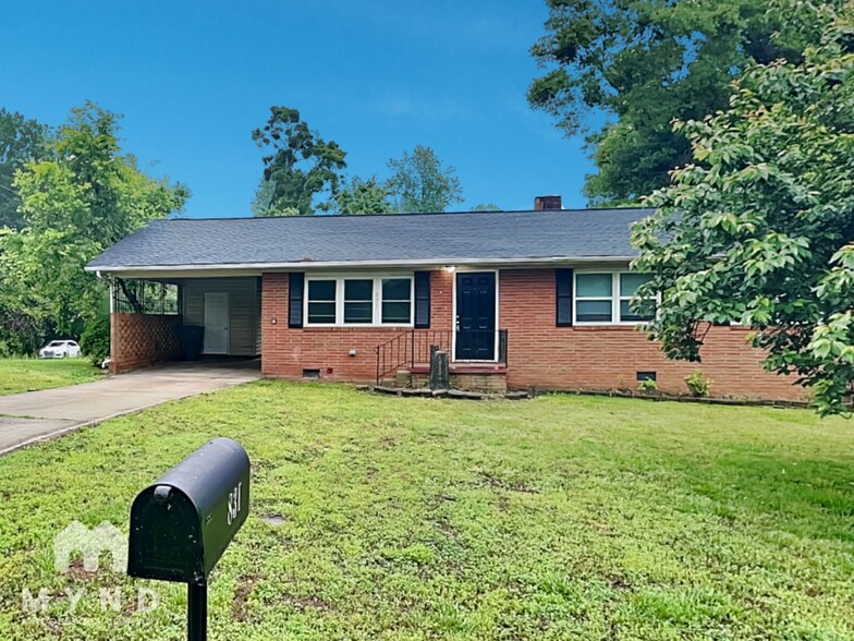 Primary Photo - 831 Spring St