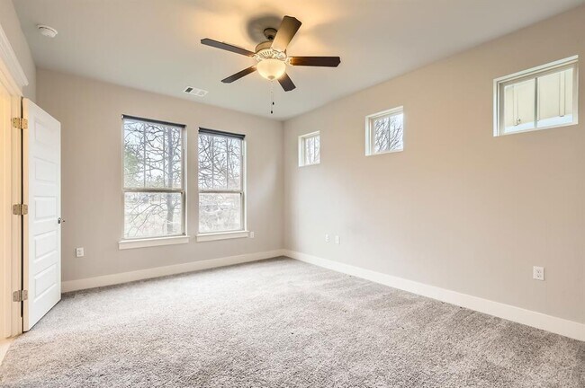 Building Photo - 10610 Wills Lp