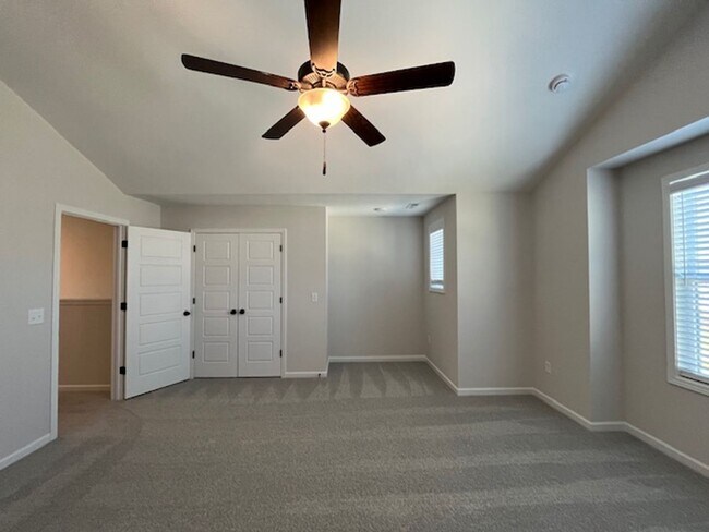 Building Photo - 8409 Paramount Point