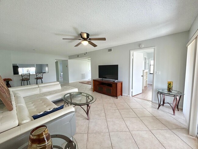 Building Photo - 7590 Tahiti Ln