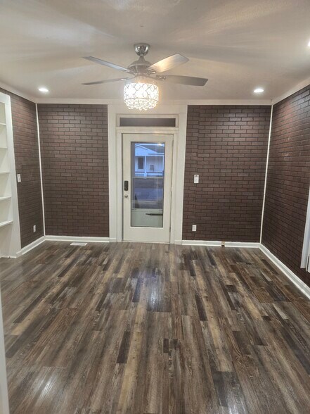 livingroom entrance - 405 W Harnett St