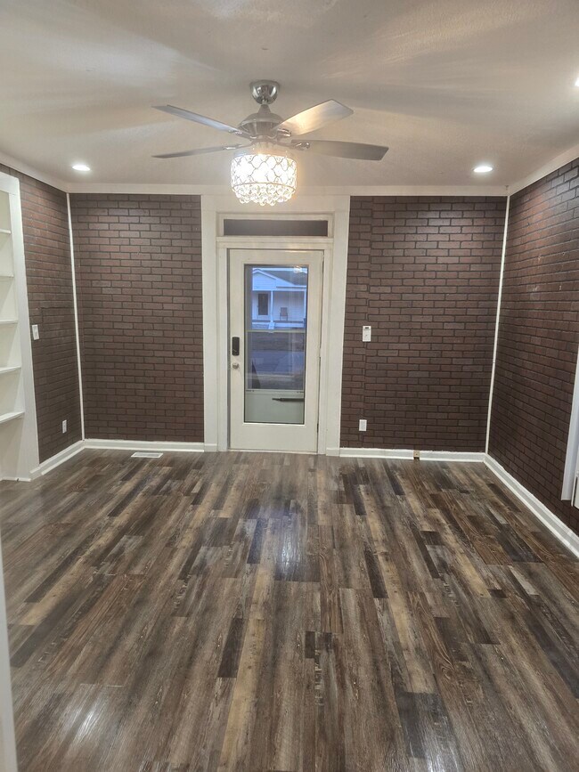 Building Photo - 405 W Harnett St