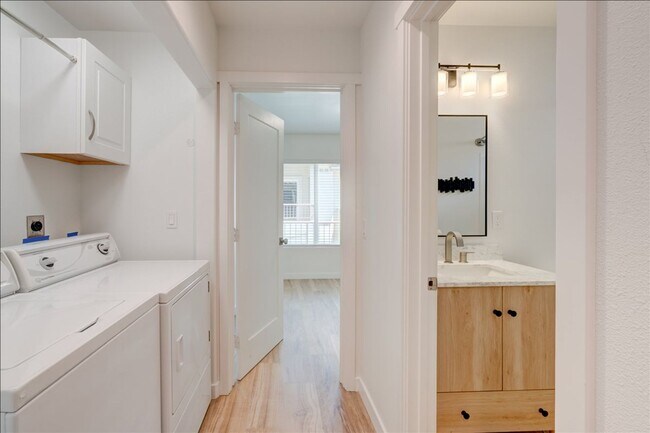 Building Photo - 545 Lands End Way