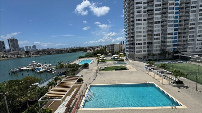 Building Photo - 18011 Biscayne Blvd