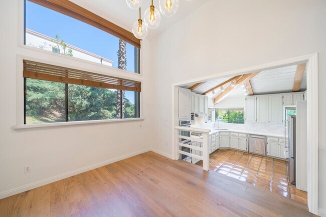Building Photo - Beautifully Renovated Woodland Hills Home