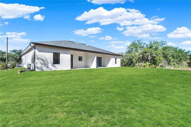 Building Photo - 68 Organ St