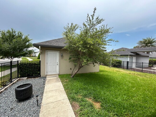 Building Photo - Elegant 3/2 in Oakmont