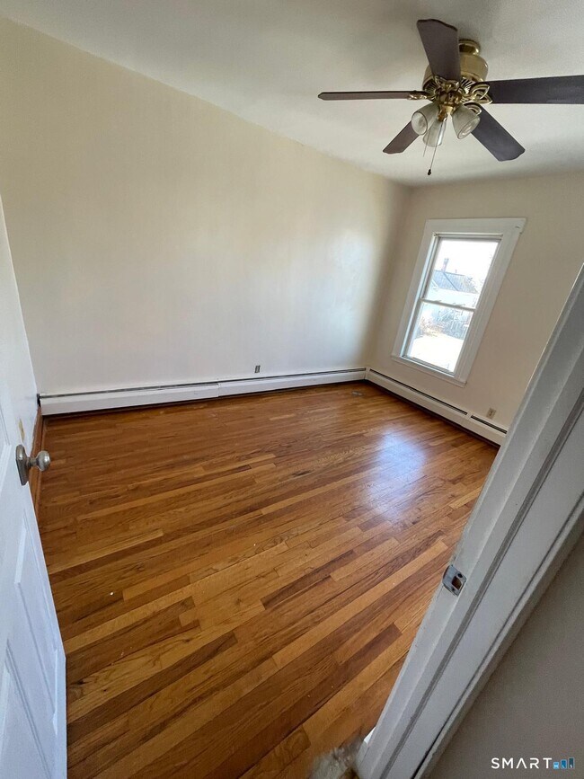 Building Photo - 33 Wilkenda Ave