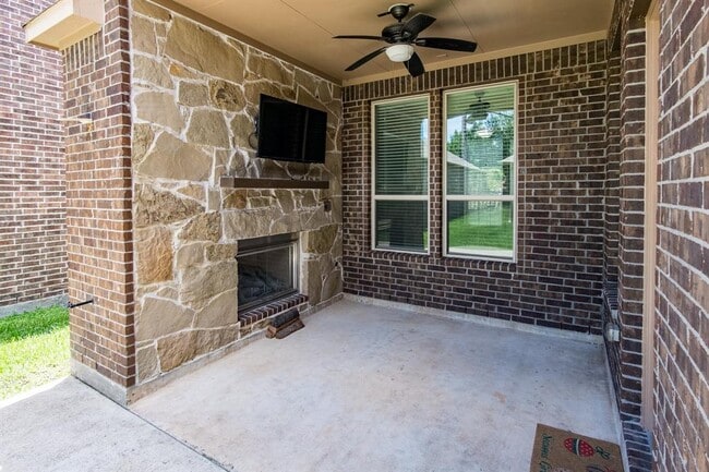 Building Photo - 1705 Pine Plains Dr