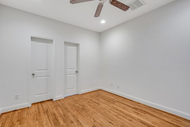 Building Photo - 2511 Sherwin St