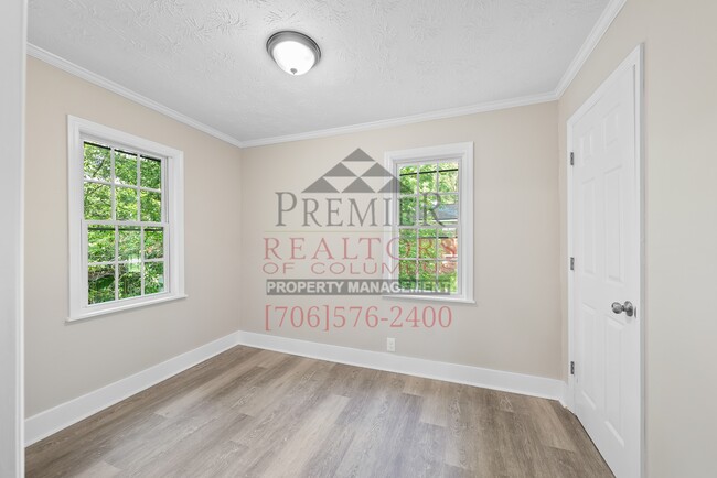 Building Photo - 821 13th Ct